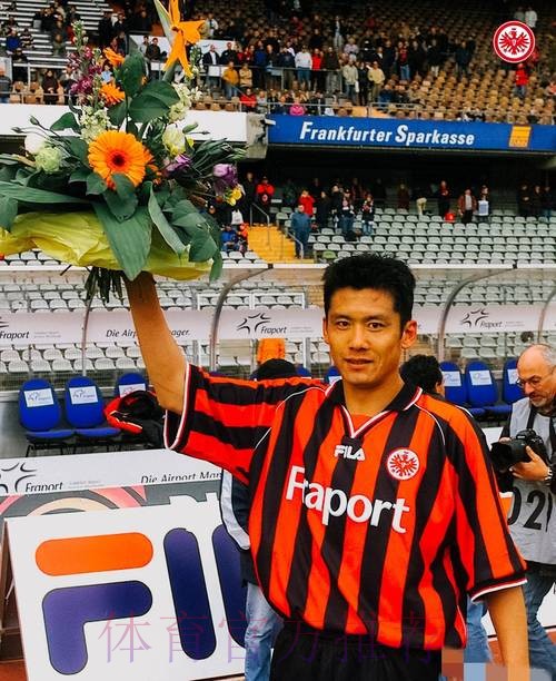 杨晨寄语弟子:进军世少赛,未来挑大梁 杨晨寄语弟子:进军世少赛,未来挑大梁